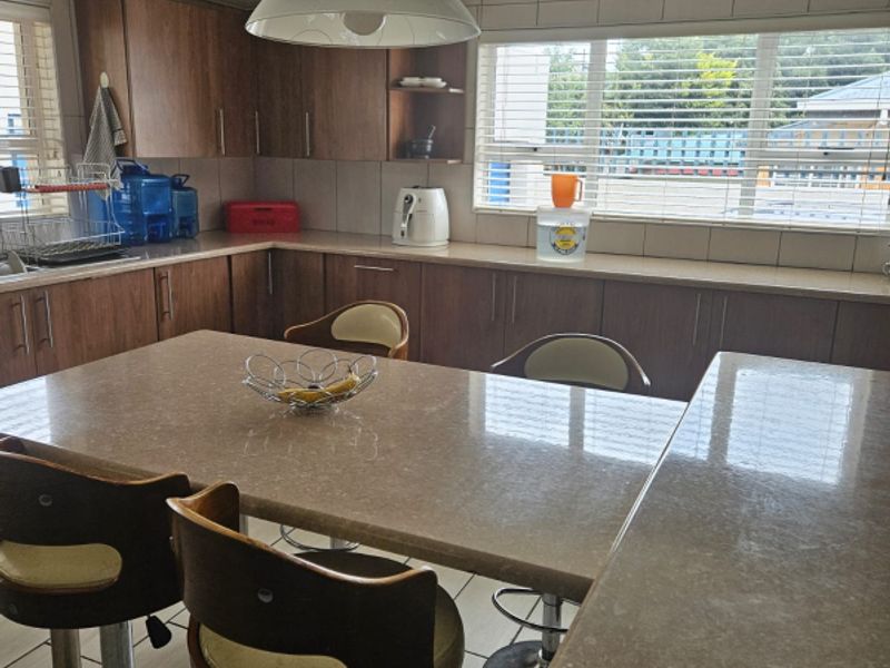 Lovely Family Home withA Granny flat!!! - Photo 6