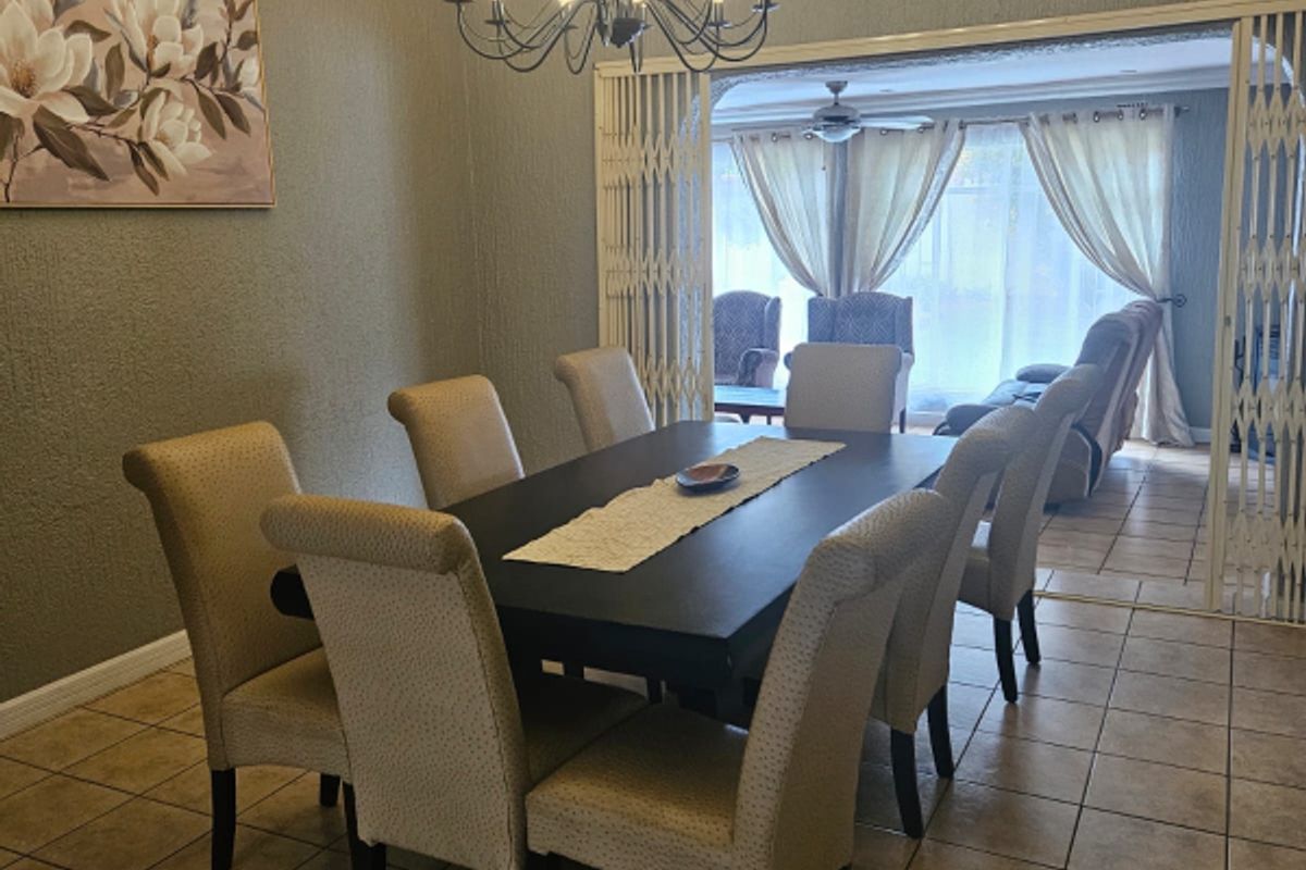 Lovely Family Home withA Granny flat!!! - Photo 2