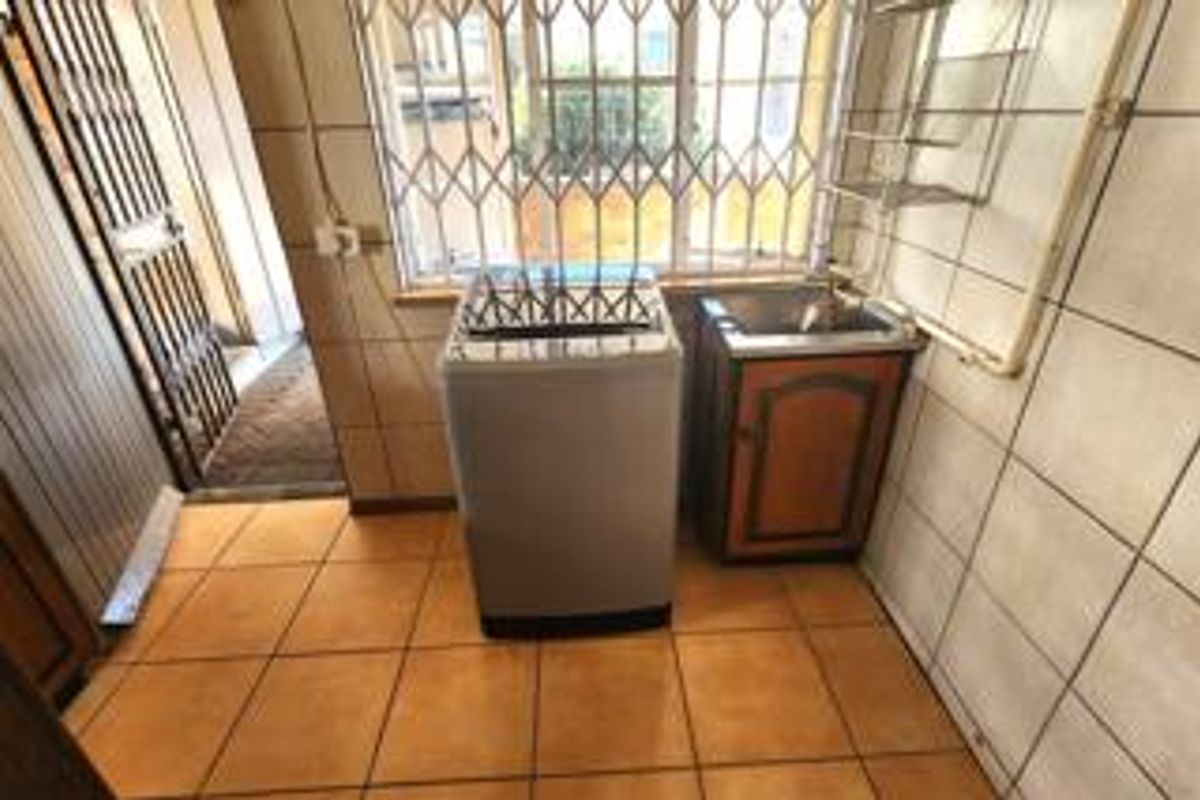 Lovely Family Home withA Granny flat!!! - Photo 4