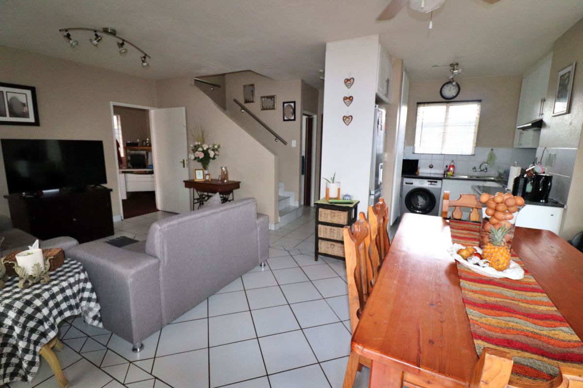 3 Bedroom Cluster for Sale in Hurlyvale, Edenvale - Photo 2