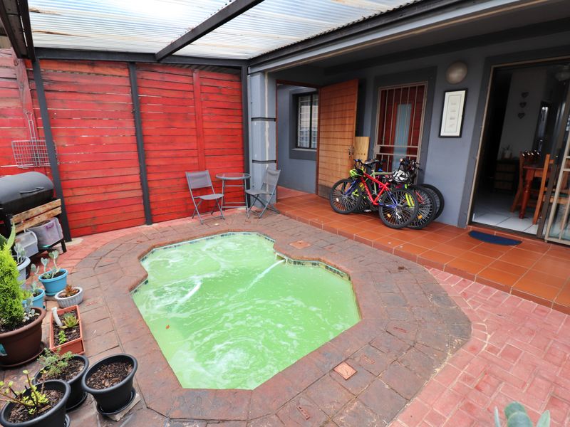 3 Bedroom Cluster for Sale in Hurlyvale, Edenvale - Photo 3