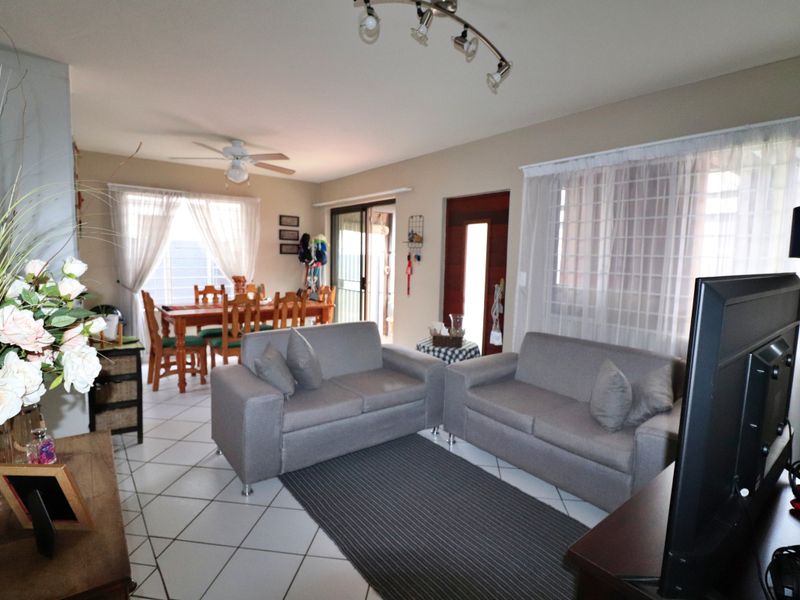 3 Bedroom Cluster for Sale in Hurlyvale, Edenvale - Photo 8