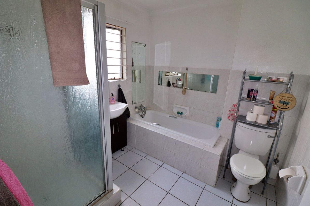 3 Bedroom Cluster for Sale in Hurlyvale, Edenvale - Photo 4