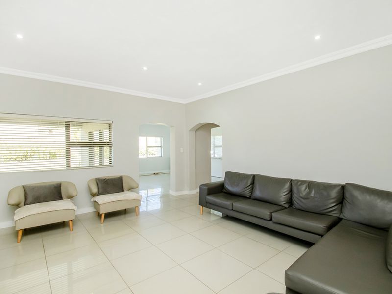 3/4 Bedroom home with 3 bathrooms - Photo 6