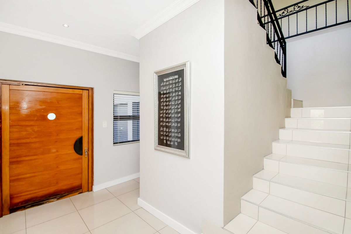 3/4 Bedroom home with 3 bathrooms - Photo 4