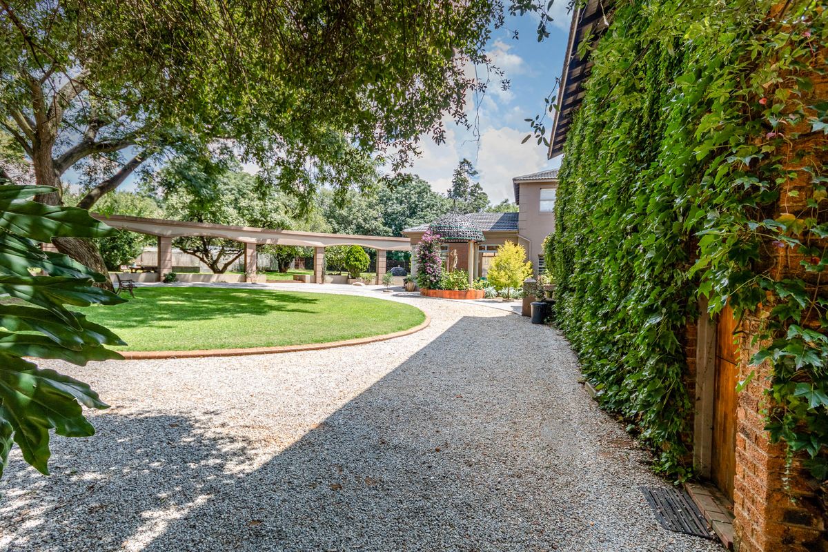 5-Acre Lifestyle Estate with 8 Income-Generating Cottages in Benoni Small Farms - Photo 5