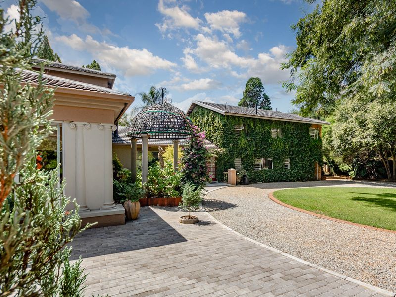 5-Acre Lifestyle Estate with 8 Income-Generating Cottages in Benoni Small Farms - Photo 4