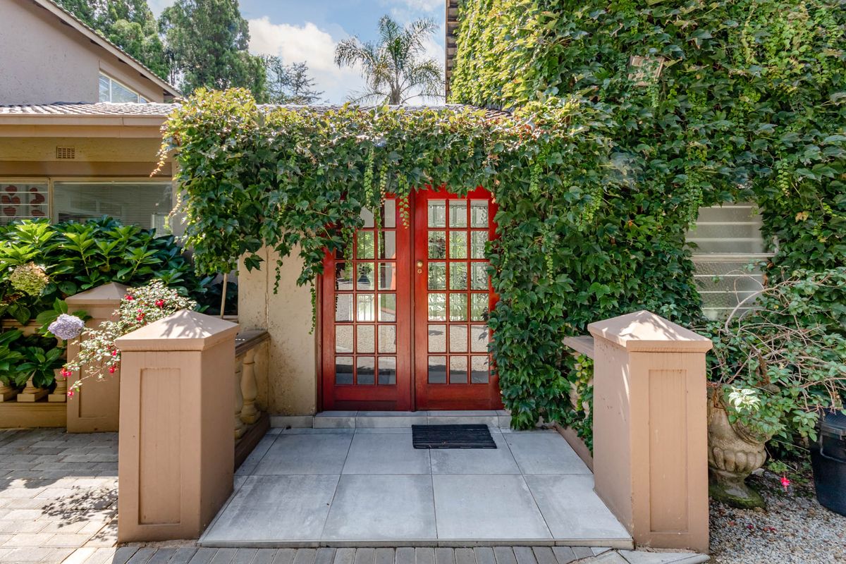 5-Acre Lifestyle Estate with 8 Income-Generating Cottages in Benoni Small Farms - Photo 3