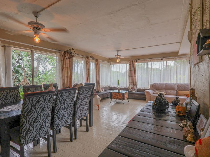 Spacious Family Home with Cottage, Pool & Charming Extras - Photo 8