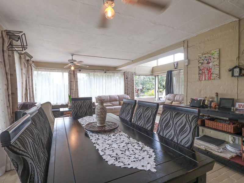 Spacious Family Home with Cottage, Pool & Charming Extras - Photo 7