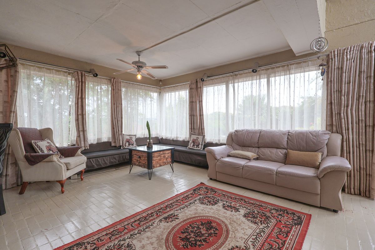 Spacious Family Home with Cottage, Pool & Charming Extras - Photo 4