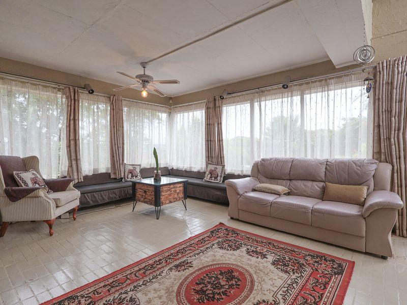 Spacious Family Home with Cottage, Pool & Charming Extras - Photo 4