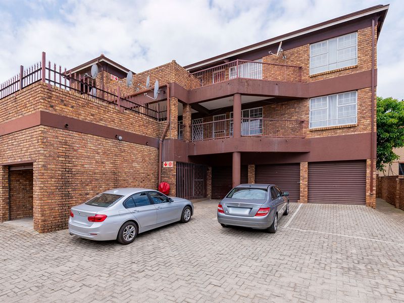 GROUND FOOR Secure 2 Bedroom Unit for Sale in Croydon with lock up Garage . - Photo 3