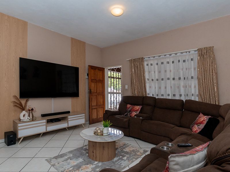 GROUND FOOR Secure 2 Bedroom Unit for Sale in Croydon with lock up Garage . - Photo 9