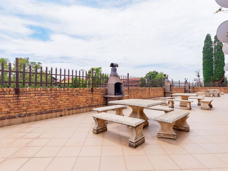 GROUND FOOR Secure 2 Bedroom Unit for Sale in Croydon with lock up Garage . - Photo 7