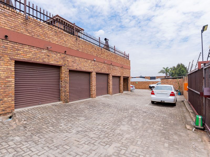 GROUND FOOR Secure 2 Bedroom Unit for Sale in Croydon with lock up Garage . - Photo 5