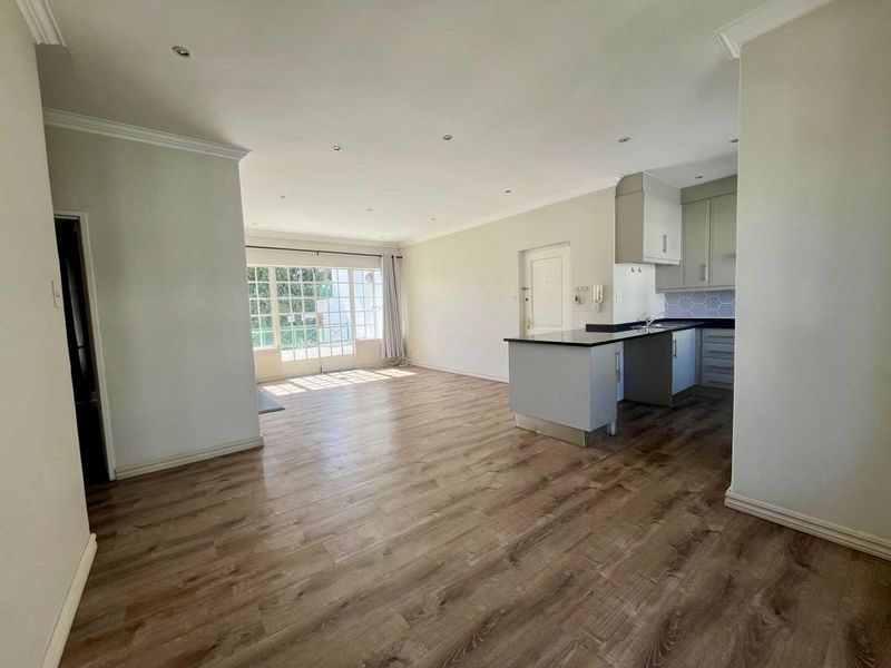 Secure spacious 2 Bedroom Apartment - Photo 4