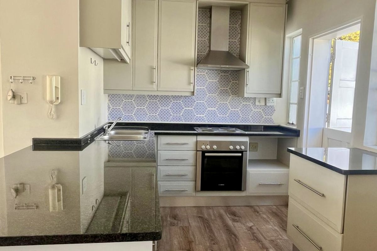 Secure spacious 2 Bedroom Apartment - Photo 5