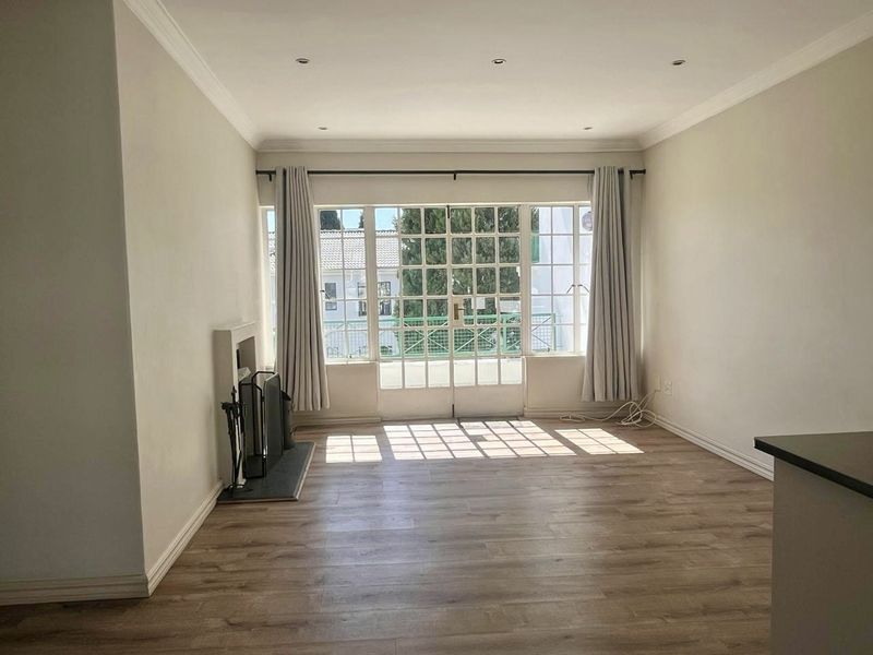 Secure spacious 2 Bedroom Apartment - Photo 3