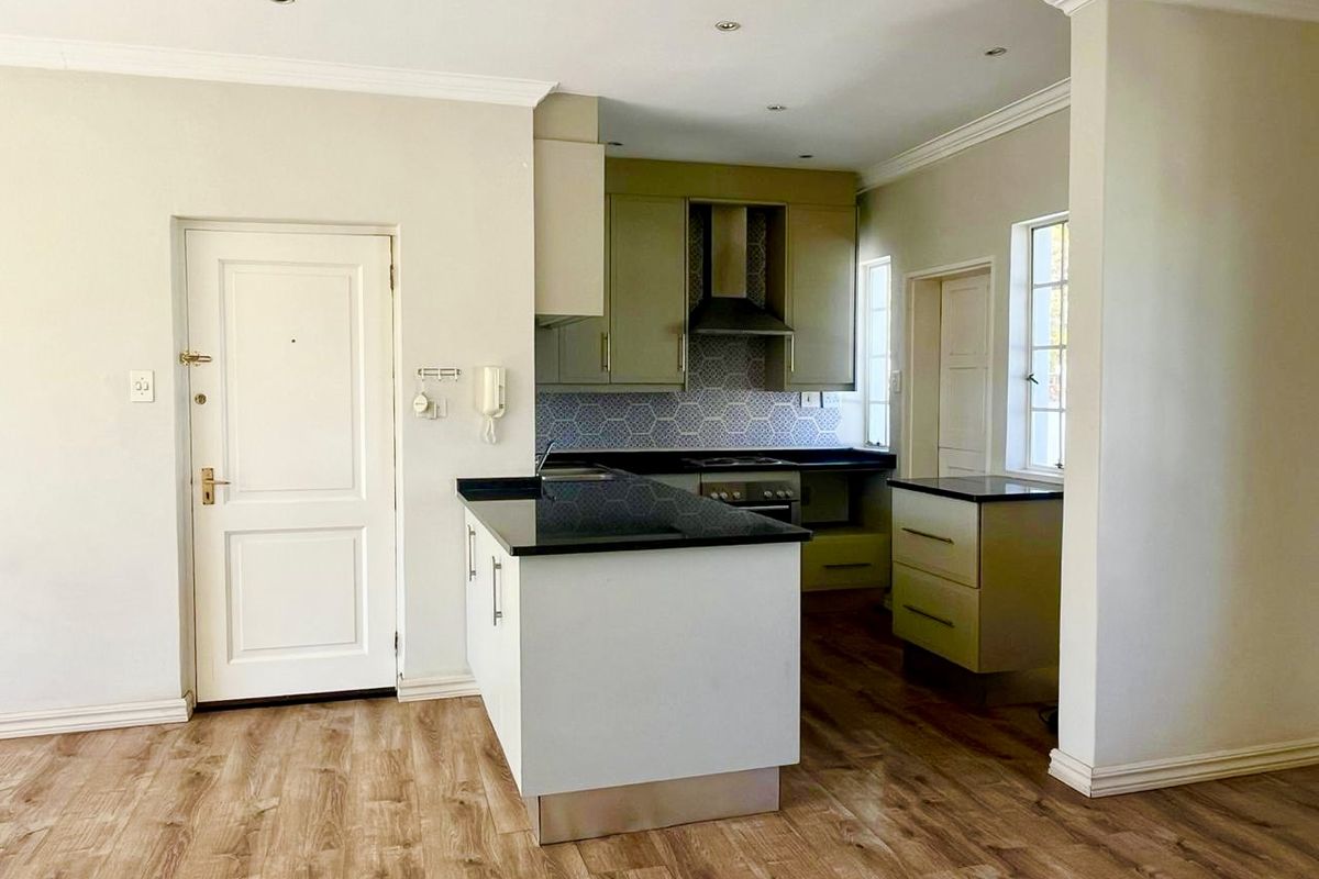 Secure spacious 2 Bedroom Apartment - Photo 2