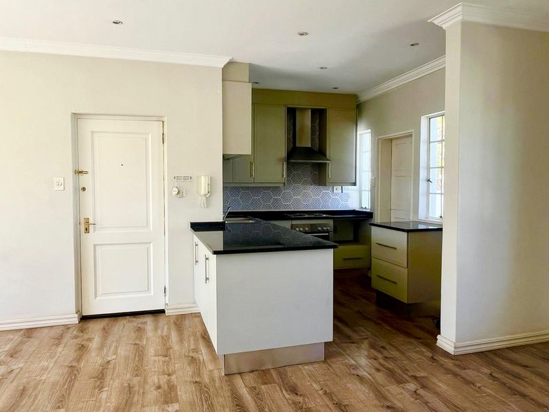 Secure spacious 2 Bedroom Apartment - Photo 2