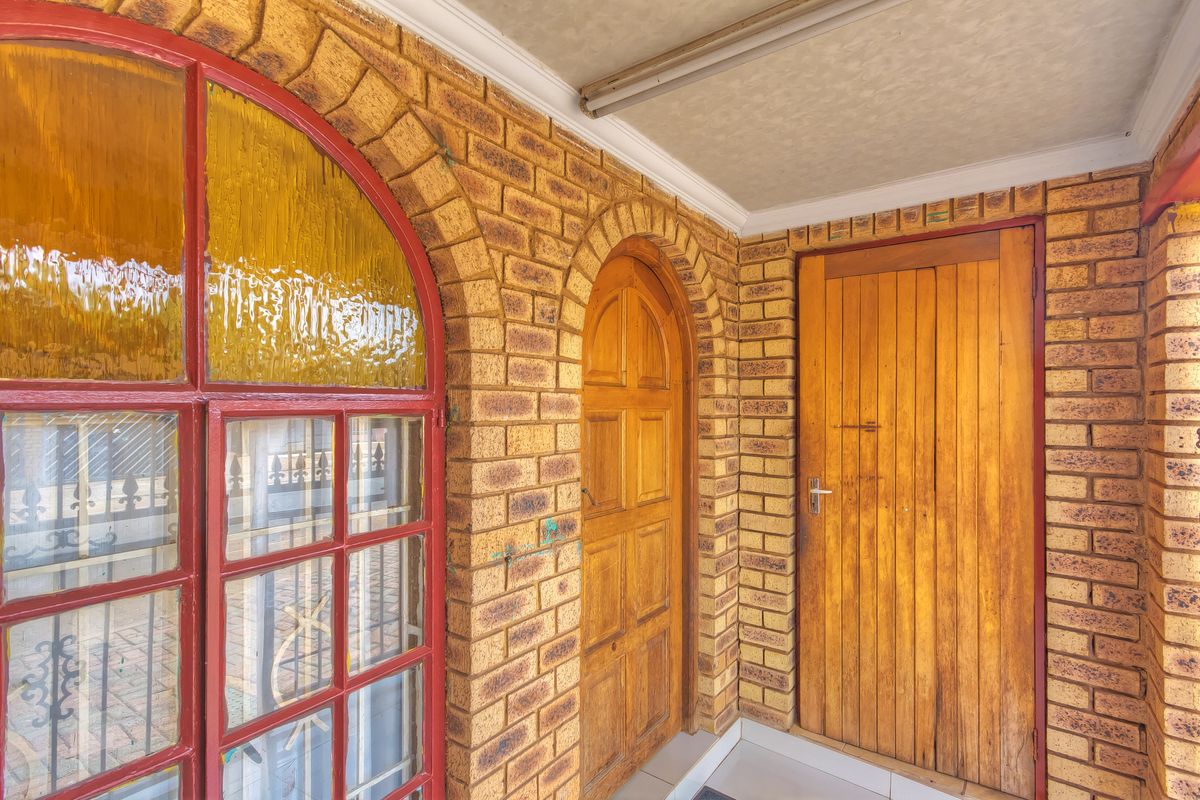 Neat 2 bedroom, 2 bathroom Family Home - Photo 2