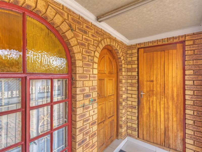 Neat 2 bedroom, 2 bathroom Family Home - Photo 2