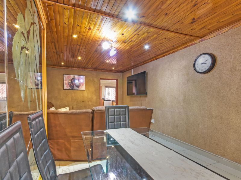 Neat 2 bedroom, 2 bathroom Family Home - Photo 4