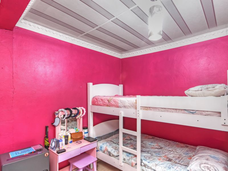 Neat 2 bedroom, 2 bathroom Family Home - Photo 10