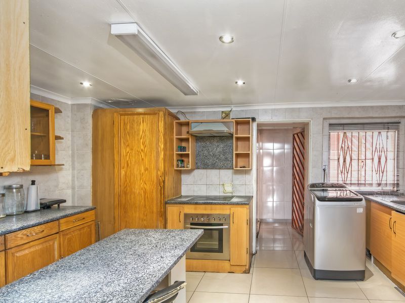 Neat 2 bedroom, 2 bathroom Family Home - Photo 9