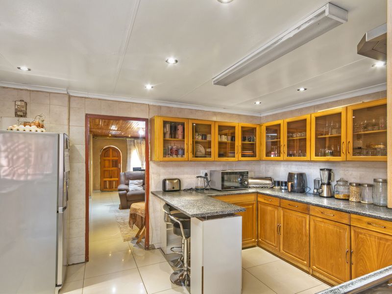 Neat 2 bedroom, 2 bathroom Family Home - Photo 7