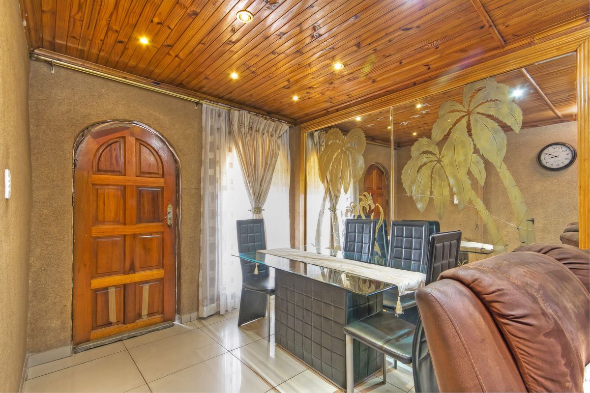 Neat 2 bedroom, 2 bathroom Family Home - Photo 3