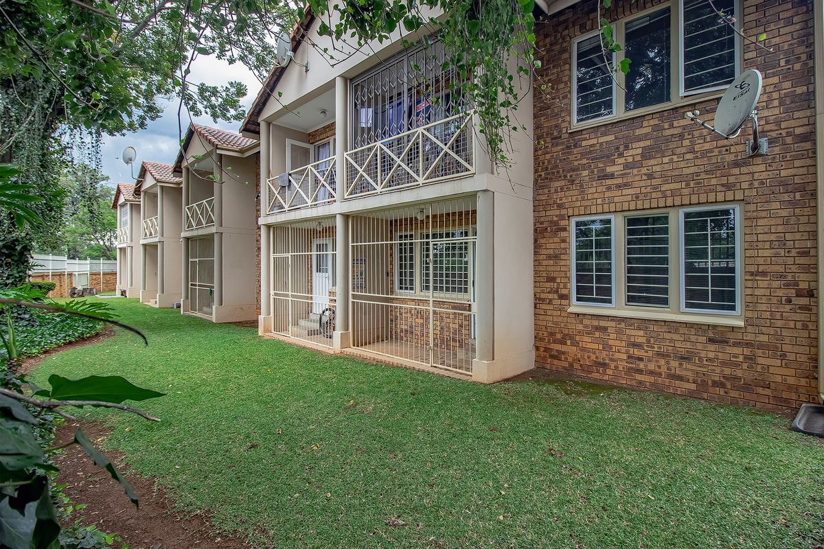 Perfect for student accommodation, a short walk to Tuks University, ideal lock up and go unit. - Photo 2
