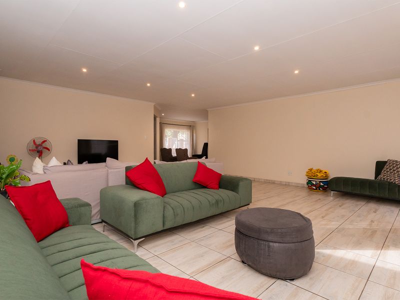 Entertainer's Paradise in Kempton Park - Photo 10