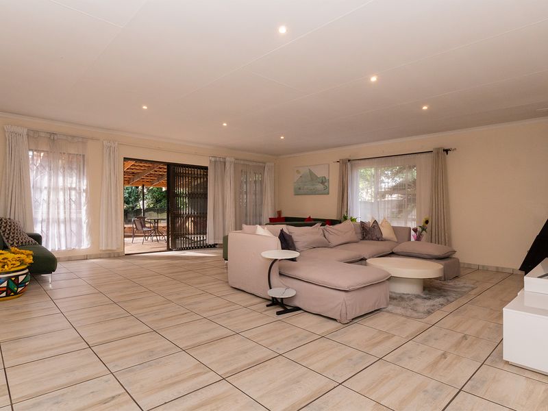 Entertainer's Paradise in Kempton Park - Photo 9