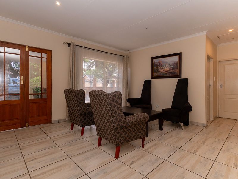 Entertainer's Paradise in Kempton Park - Photo 8