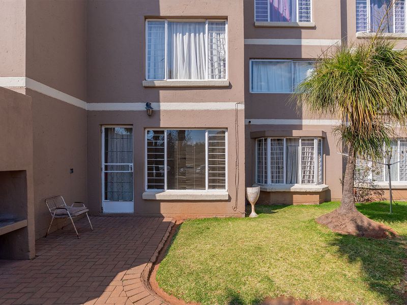 North Facing Garden Unit!!! - Photo 5