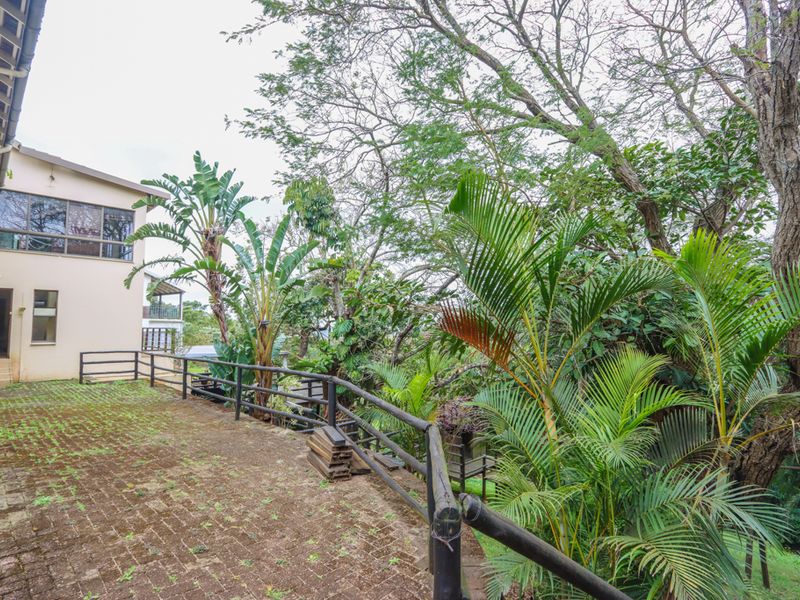 Spacious Five Bedroom Family Home - Photo 2