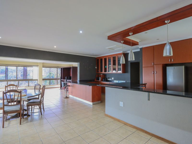 Spacious Five Bedroom Family Home - Photo 10