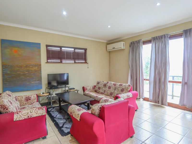 Spacious Five Bedroom Family Home - Photo 8