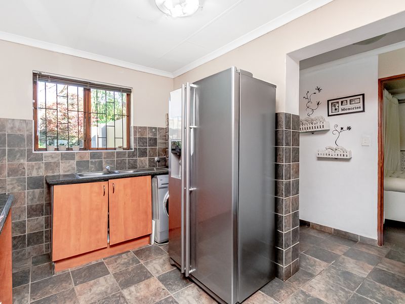 Charming 2-Bedroom Townhouse in a Secure North Riding Complex - Photo 3