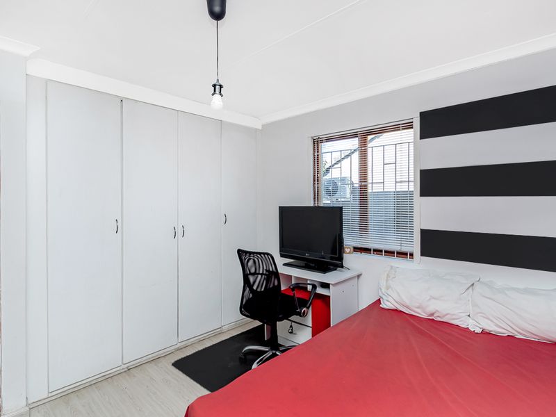 Charming 2-Bedroom Townhouse in a Secure North Riding Complex - Photo 9