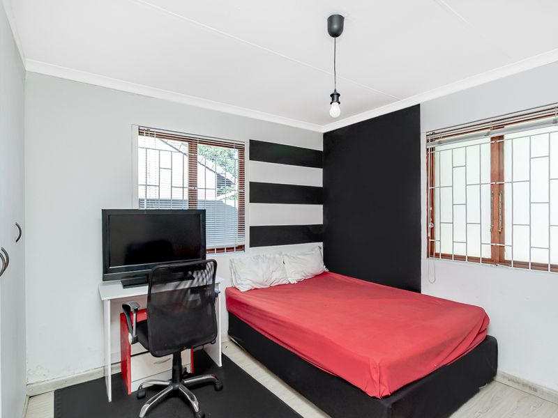 Charming 2-Bedroom Townhouse in a Secure North Riding Complex - Photo 10