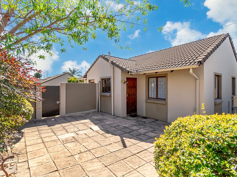 Charming 2-Bedroom Townhouse in a Secure North Riding Complex - Photo 7