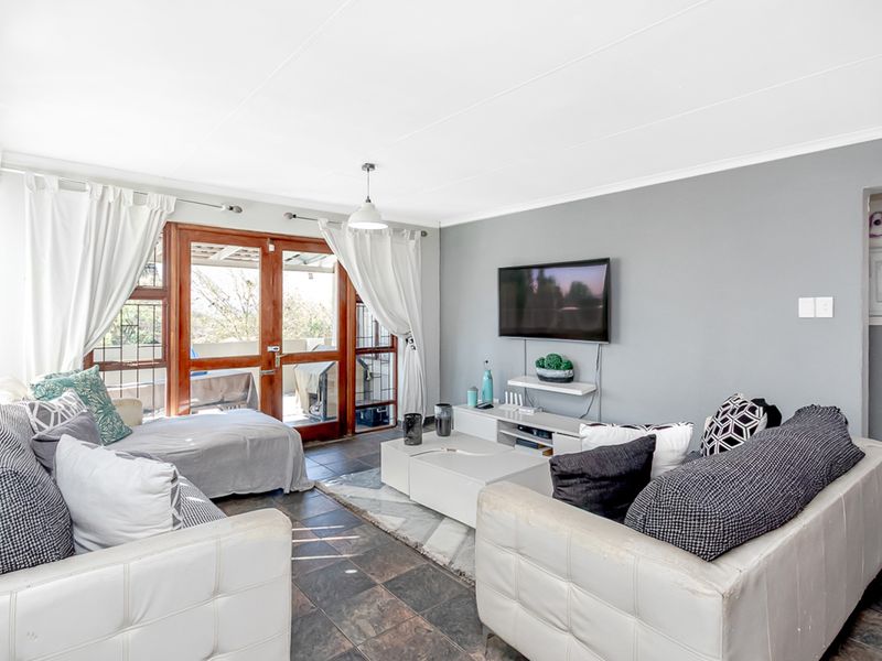 Charming 2-Bedroom Townhouse in a Secure North Riding Complex - Photo 2