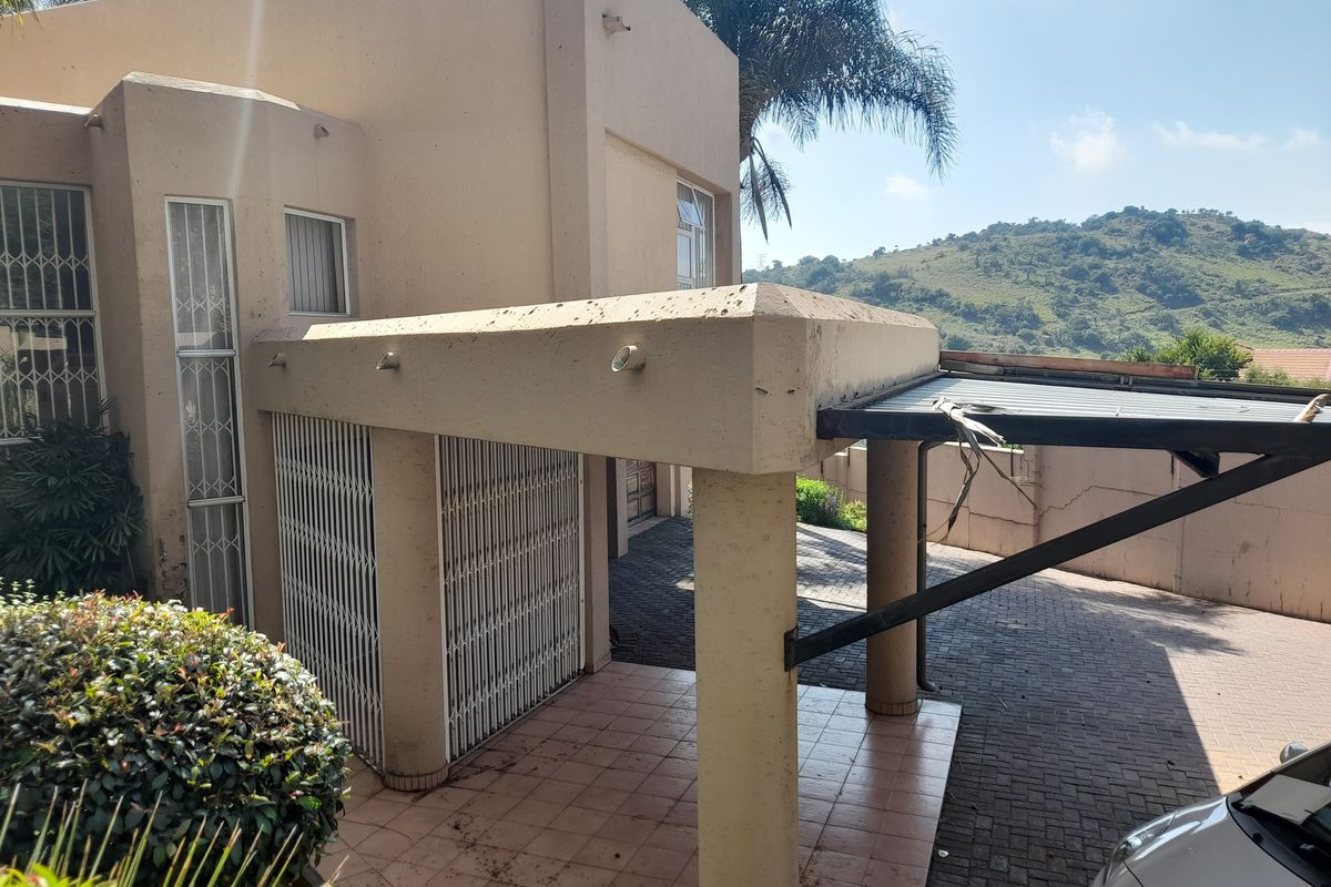 Large Family home for sale In Bassonia - Photo 4