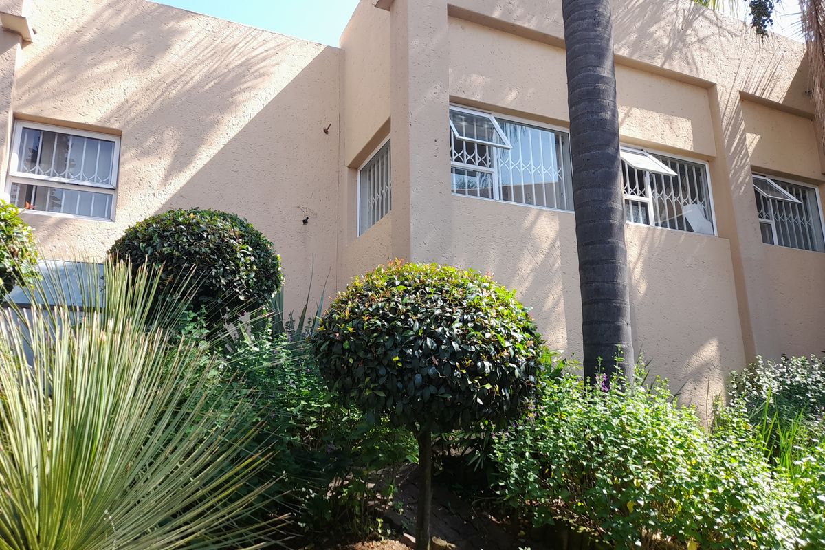 Large Family home for sale In Bassonia - Photo 5