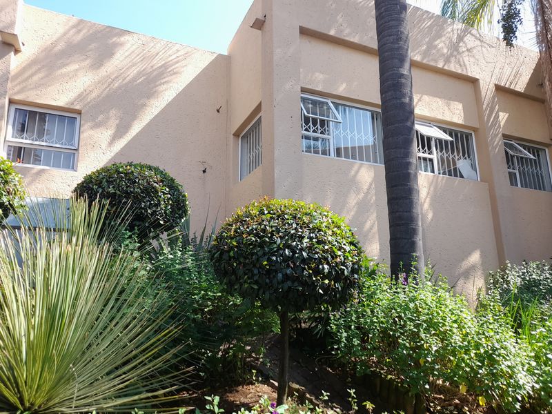 Large Family home for sale In Bassonia - Photo 5