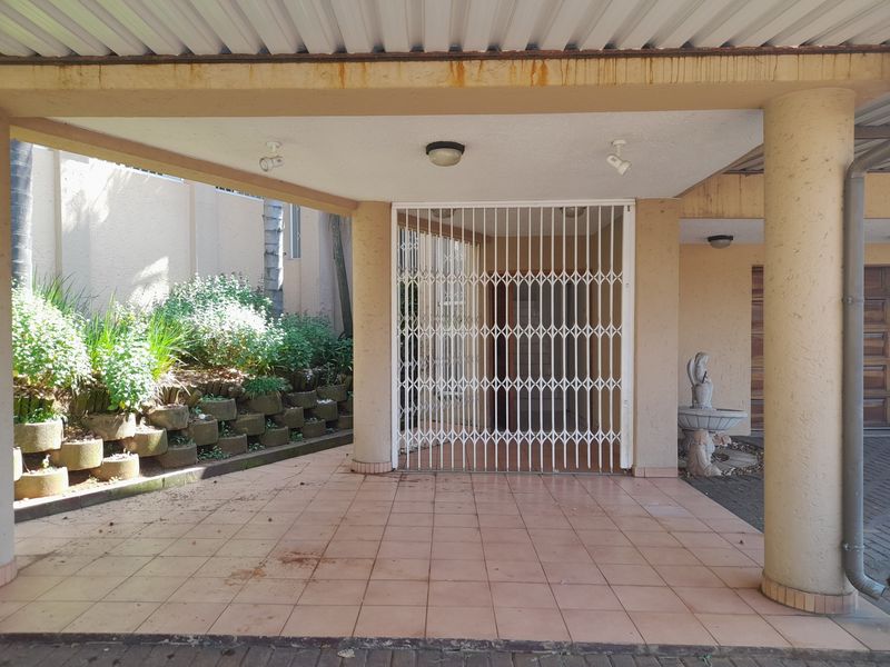 Large Family home for sale In Bassonia - Photo 8