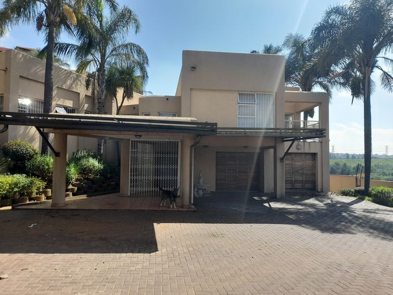 Large Family home for sale In Bassonia - Photo 2